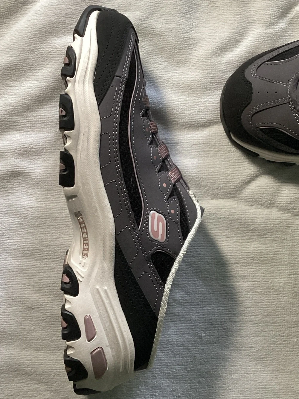 Skechers D'Lites Women's Gray and Pink Slip-On Memory Foam Sneakers - Picture 5 of 11